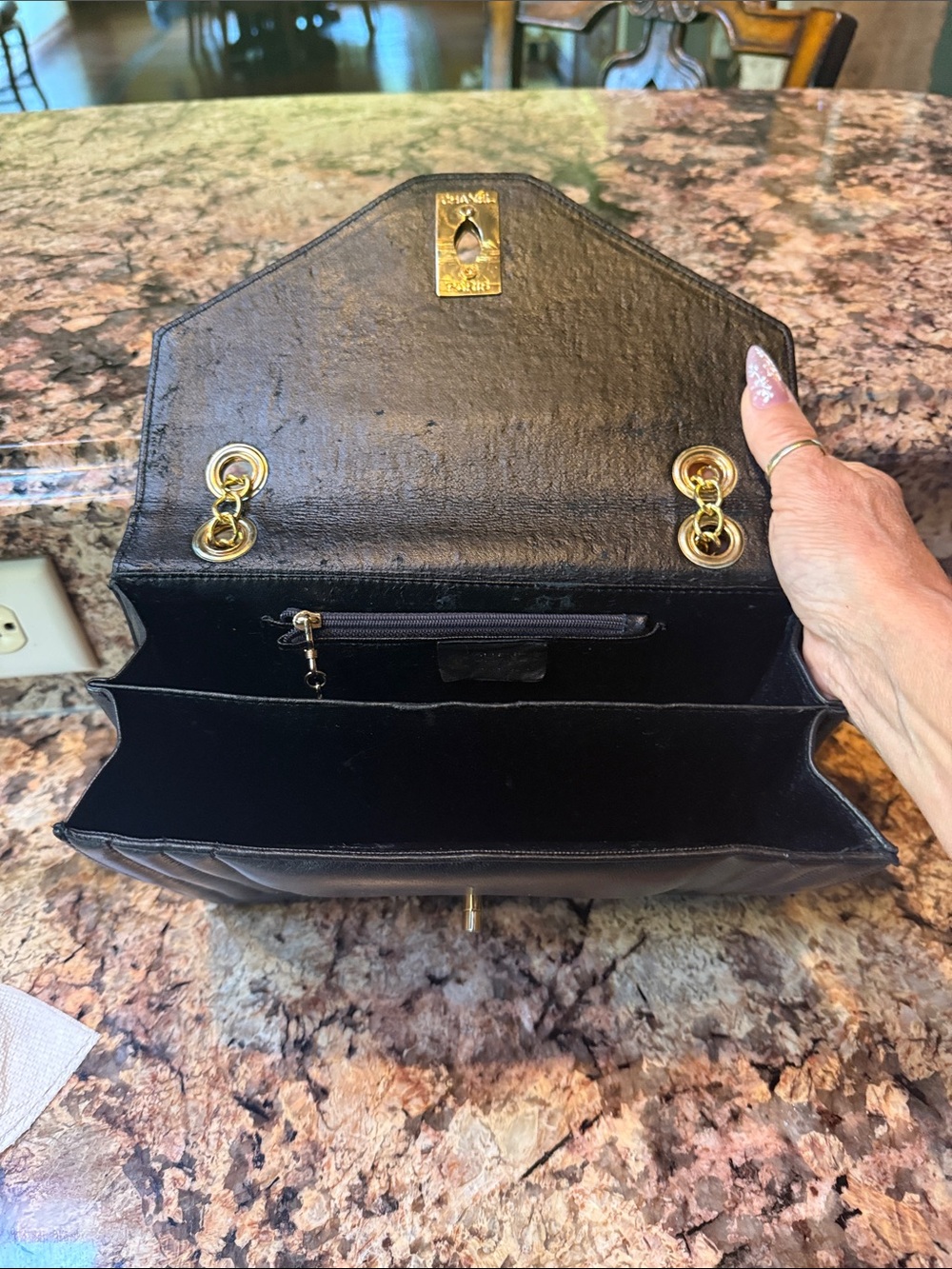Fashion inspired bag. - Picture 3 of 6